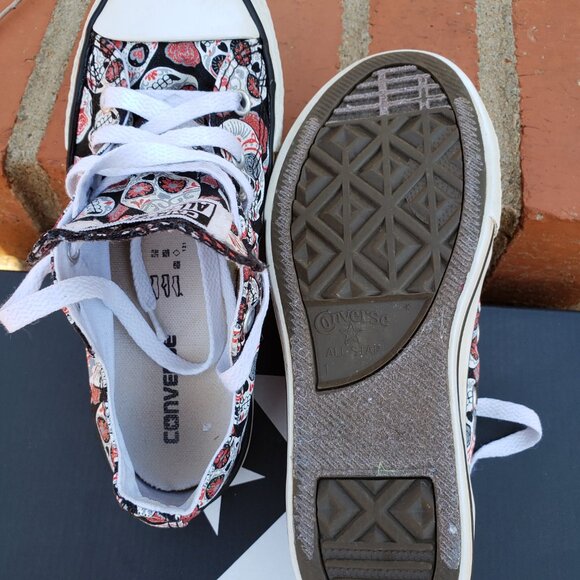 EUC CTAS Converse Sugar Skull Dia de los Muertos (Jr. 1) KICKS - Picture 4 of 6